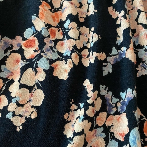 J. jill Top.  Off shoulder or on .  Size L Petite - Picture 4 of 6